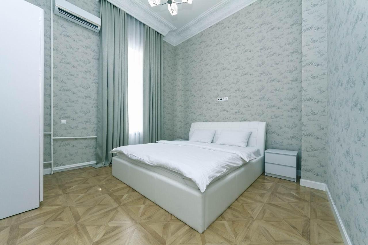 Luxury Beatiful Apartment On Pyshkinska Street Kiev Eksteriør bilde