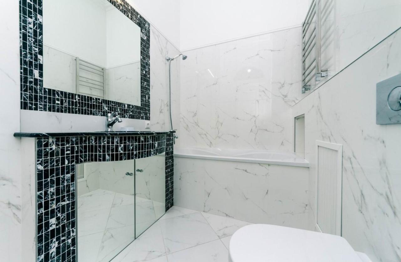 Luxury Beatiful Apartment On Pyshkinska Street Kiev Eksteriør bilde